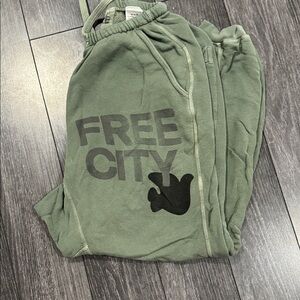 Free City Cropped Green Jogger Pants Large
